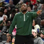 NBA: Milwaukee Bucks demite pe&ccedil;a importante