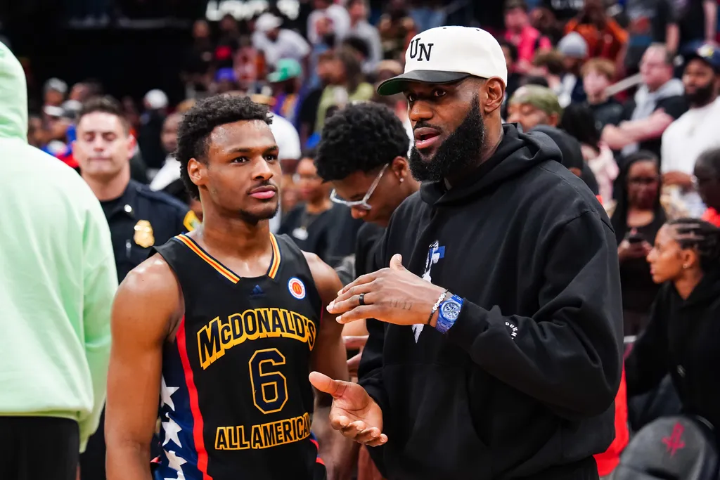 Filho de LeBron James tem diagn&oacute;stico definido ap&oacute;s parada card&iacute;aca e m&eacute;dicos definem retorno