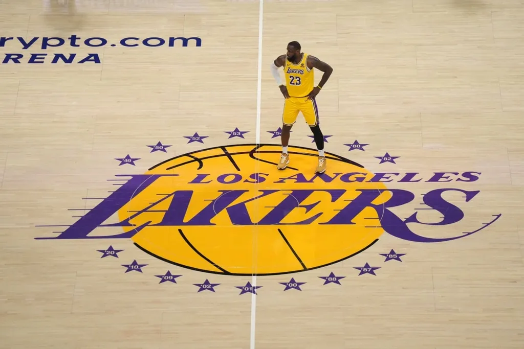 NBA: Destino de filho pode tirar LeBron dos Lakers