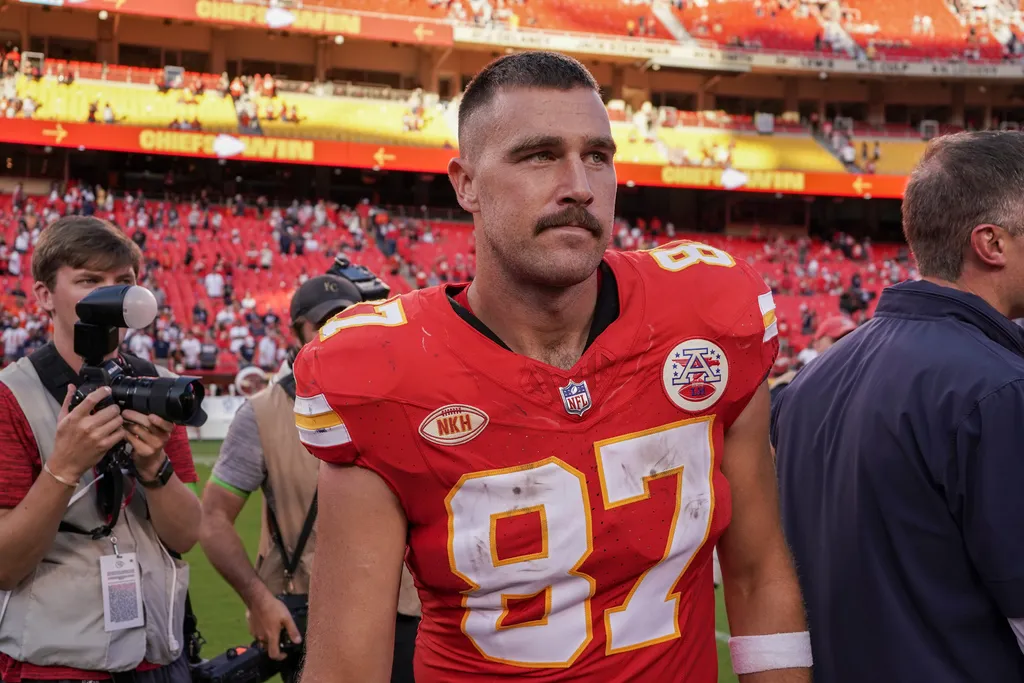 Efeito Taylor Swift? Vendas da camisa de Travis Kelce disparam ap&oacute;s namoro