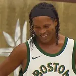 NBA: Ronaldinho Ga&uacute;cho &lsquo;leva&rsquo; Boston Celtics para rol&ecirc; aleat&oacute;rio; entenda