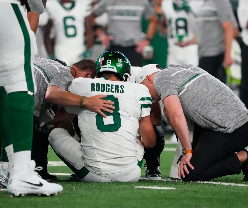 NFL: Aaron Rodgers tem les&atilde;o na estreia e pode ficar fora da temporada