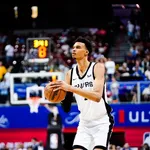 Como joga Wembanyama? Ex-campe&atilde;o da NBA d&aacute; dicas aos Spurs de onde usar o n&uacute;mero 1 do Draft