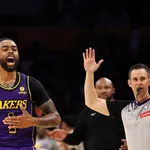 NBA: Em jogo hipn&oacute;tico, Russell assume protagonismo e Lakers vencem Bucks por um ponto