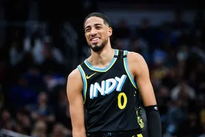 NBA: Torcedores dos Pacers enlouquecem com ‘encarada’ de Haliburton em Szczerbiak