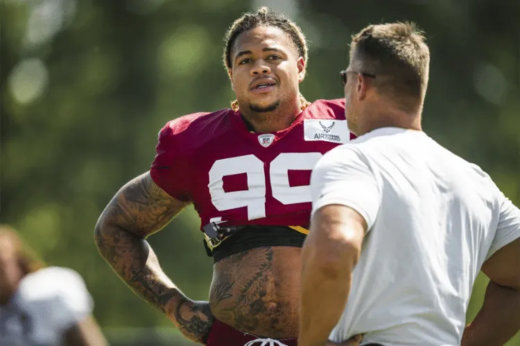 NFL: Chase Young n&atilde;o se recupera e vira desfalque nos Commanders