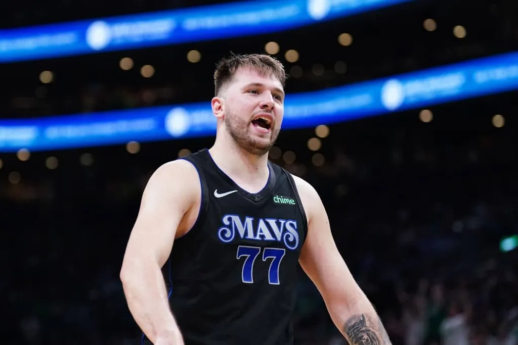 Finais NBA: Doncic tem nova les&atilde;o, mas &eacute; confirmado para o Jogo 2 contra os Celtics