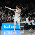 NBA: Wembanyama domina e comanda vit&oacute;ria dos Spurs sobre o Thunder