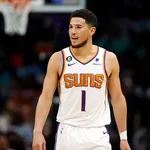 NBA: Suns queimam as Vespas em uma noite escaldante de Devin Booker