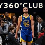 NBA: Curry faz 60 pontos, mas v&ecirc; Warriors vacilar e perder para os Hawks na prorroga&ccedil;&atilde;o.