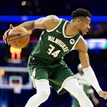 NBA: Milwaukee Bucks atropela 76ers e encaminha rea&ccedil;&atilde;o na temporada