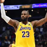 NBA: Lakers tira vantagem de 21 pontos e LeBron James atinge marca brilhante no &uacute;ltimo quarto
