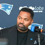 Novo treinador dos Patriots evita comparações com Bill Belichick