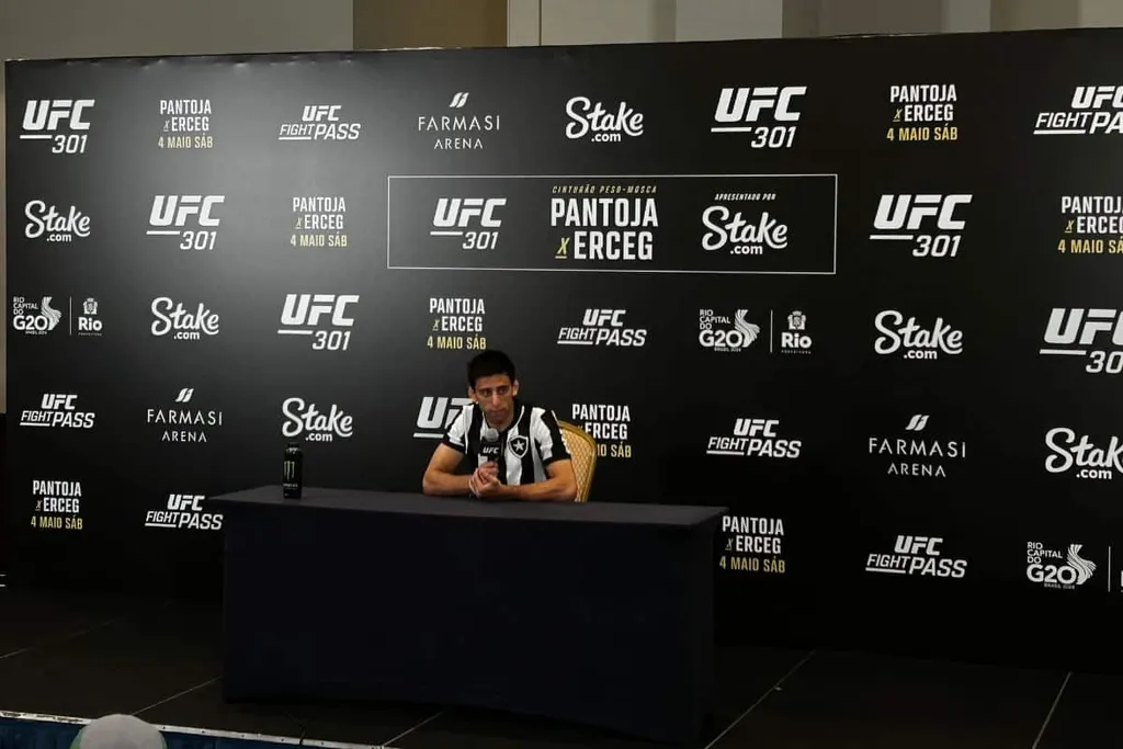 Steve Erceg comenta sobre camisa na encarada do UFC 301: &lsquo;N&atilde;o &eacute; um concurso de moda&rsquo;