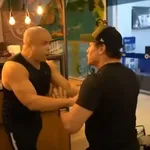 Boxe: Pop&oacute; perde a cabe&ccedil;a, se envolve em confus&atilde;o e encaminha rival para luta