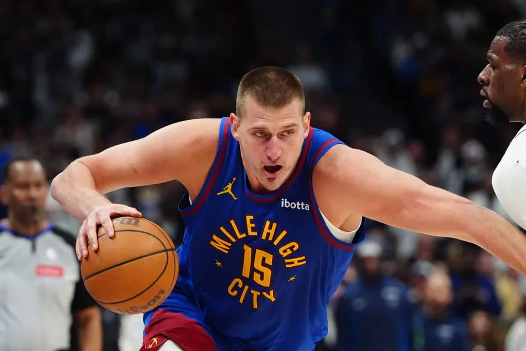 Nikola Jokic &eacute; eleito MVP pela 3&ordf; vez na carreira e faz hist&oacute;ria na NBA