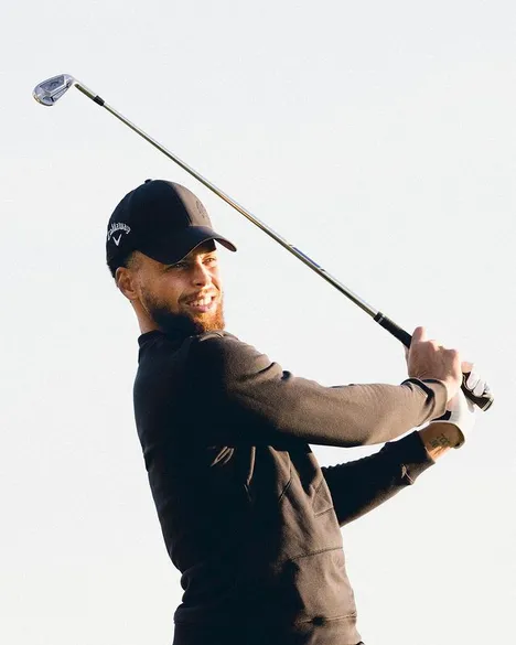Stephen Curry jogando golfe. Foto: Reprodu&ccedil;&atilde;o/Instagram/@stephencurry30