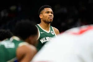 NBA: Giannis entra para a história dos Bucks em noite mágica