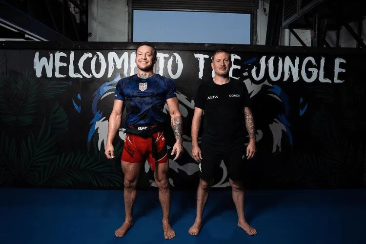 Conor McGregor se torna faixa preta de jiu-j&iacute;tsu