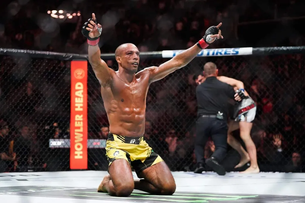 UFC Vegas 92: Edson Barboza bate peso na pesagem e confirma luta&nbsp;principal