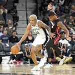 NBA: Titulares dos Spurs vencem os reservas do Heat na pr&eacute;-temporada