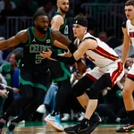 NBA Playoffs 2024: Jaylen Brown garante classifica&ccedil;&atilde;o dos Celtics em vit&oacute;ria arrasadora sobre o Heat
