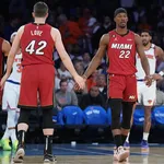 NBA: Miami Heat aproveita pontaria &lsquo;fria&rsquo; dos Knicks e leva Jogo 1 da s&eacute;rie