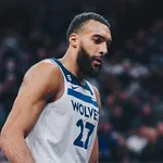 NBA: Gobert é suspenso por soco em colega antes de Timberwolves x Lakers