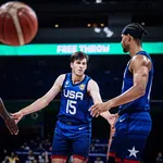 Copa do Mundo de Basquete: armador dos Lakers lidera vit&oacute;ria contra a Gr&eacute;cia e EUA garante classifica&ccedil;&atilde;o
