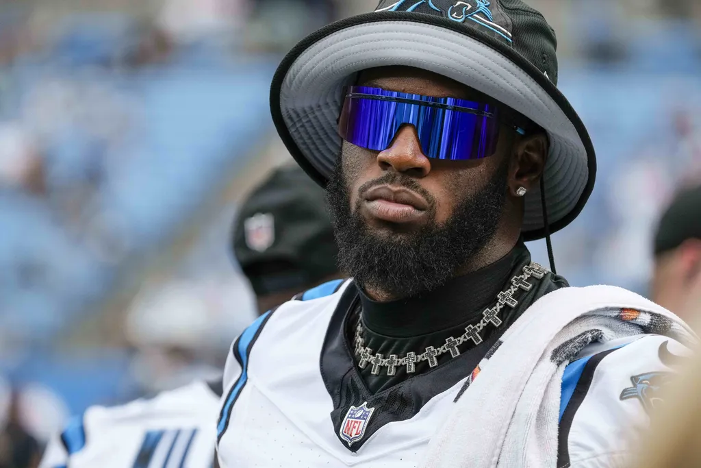 NFL: Defensor dos Panthers n&atilde;o treina pela segunda vez e vira d&uacute;vida para estreia