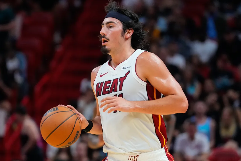 Jaime Jaquez Jr., novato do Miami Heat, na pr&eacute;-temporada da NBA. Foto: Icon sport