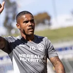 MLS: Douglas Costa &eacute; vaiado pela pr&oacute;pria torcida em seu retorno