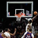 Pelicans aproveitam press&aacute;gio de eclipe solar e apagam Suns em Phoenix