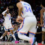 NBA: Thunder se esfor&ccedil;a para vencer Pelicans em jogo disputado