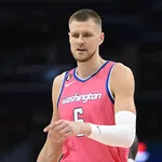 Porzingis sofre les&atilde;o no p&eacute; e fica de fora da Copa do Mundo de Basquete