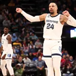 NBA: Brooks provoca jogador dos Mavs e recebe 18&ordf; falta t&eacute;cnica