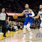 Brunson ofusca Curry e Knicks vencem Warriors fora de casa