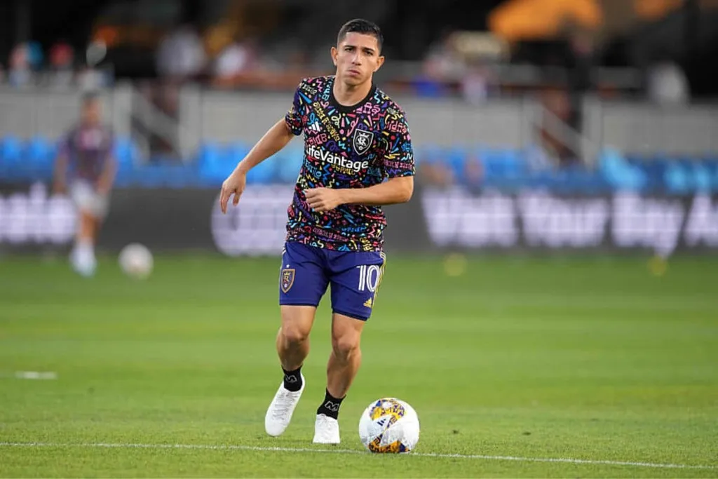 Botafogo negocia contrata&ccedil;&atilde;o de Savarino, atacante da MLS