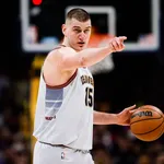 NBA: Jokic tem triplo-duplo em vit&oacute;ria dominante dos Nuggets sobre Suns
