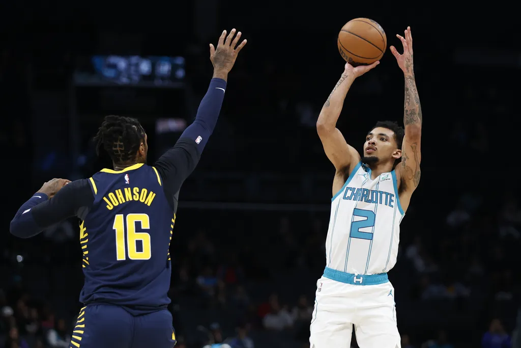 Teria coragem? Piv&ocirc; da NBA desafia campe&atilde;o do UFC e dispara: &lsquo;poderia venc&ecirc;-lo&rsquo;