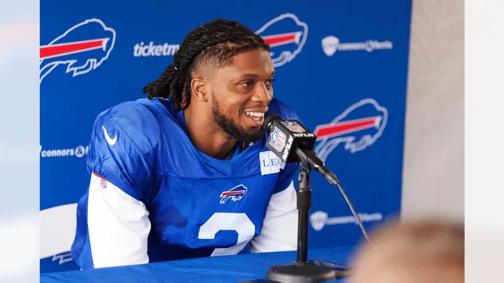 Damar Hamlin comemora retorno aos treinos ap&oacute;s parada card&iacute;aca: &lsquo;No tempo de Deus&rsquo;