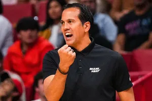 Erik Spoelstra renova com Heat e garante maior contrato da história da NBA