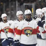 Por que h&aacute; t&atilde;o poucos jogadores negros na NHL? E onde est&atilde;o os t&eacute;cnicos?