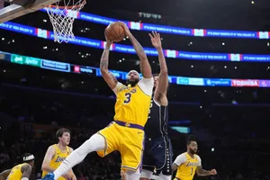 NBA: Lakers vencem Mavericks em grande noite de Anthony Davis