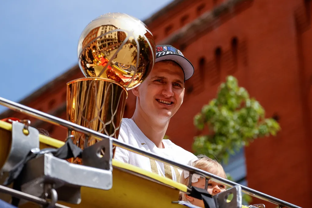 NBA: Jokic conquista novo t&iacute;tulo e alegria do s&eacute;rvio surpreende nas redes