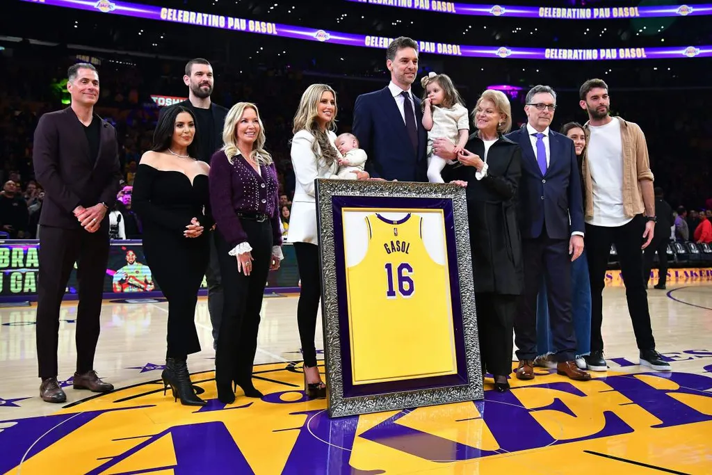 Kobe previu camisa de Gasol aposentada nos Lakers, diz vi&uacute;va Vanessa Bryant