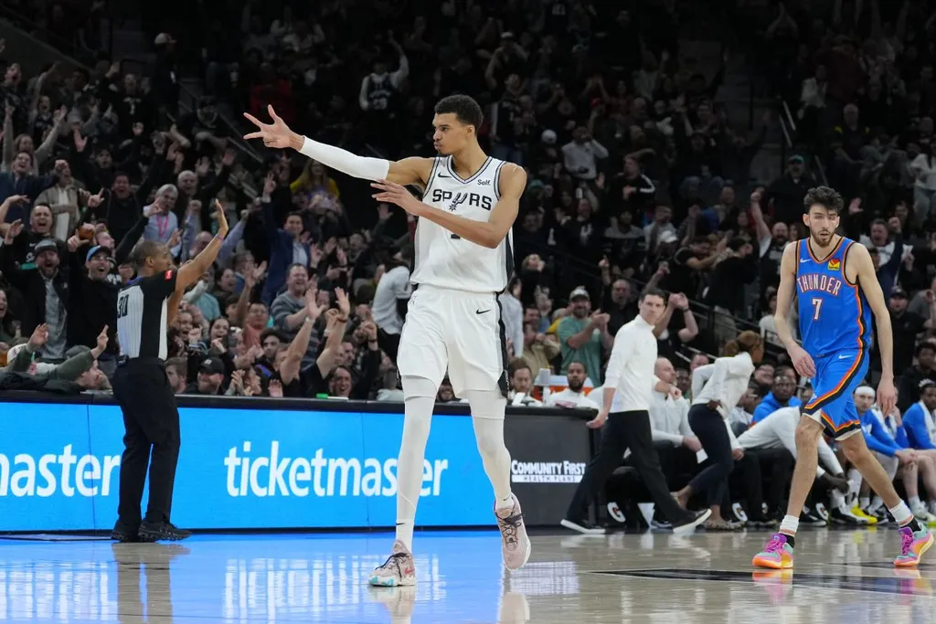 NBA: Wembanyama domina e comanda vit&oacute;ria dos Spurs sobre o Thunder