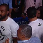 Francis Ngannou e Jon Jones t&ecirc;m encontro tenso na PFL; veja o di&aacute;logo