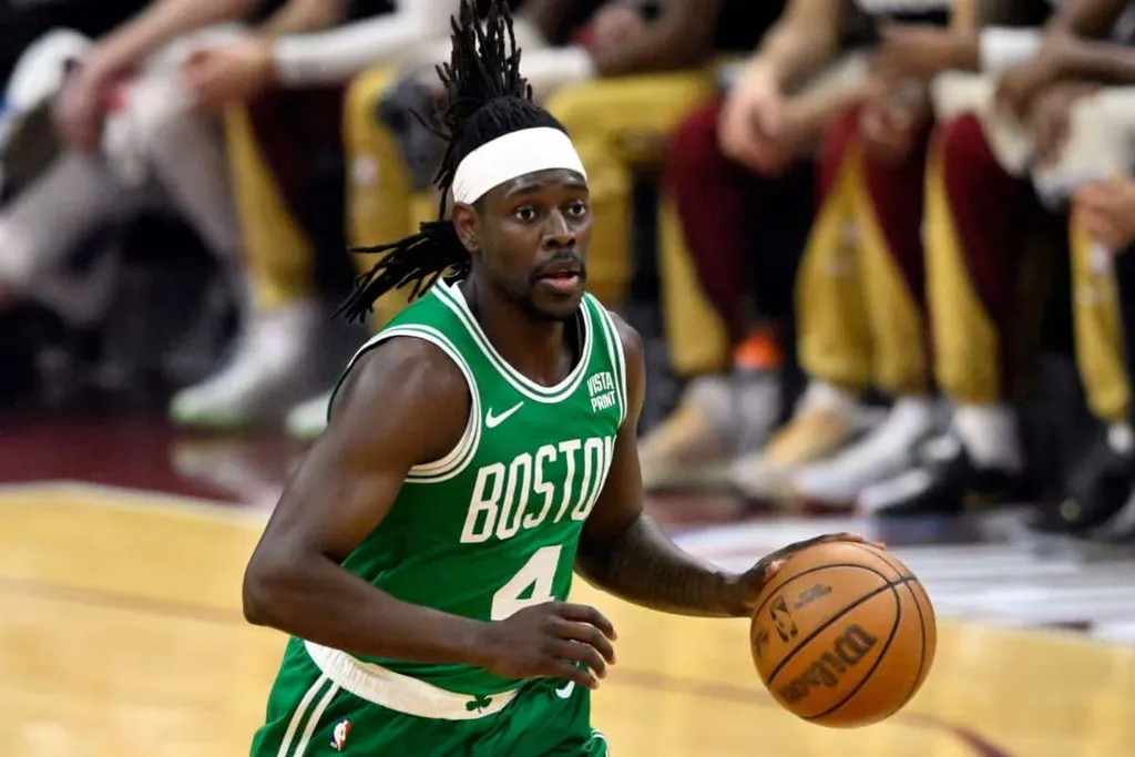 Jrue Holiday planeja defesa contra Doncic e Irving nas Finais da NBA: &lsquo;Divertido&rsquo;