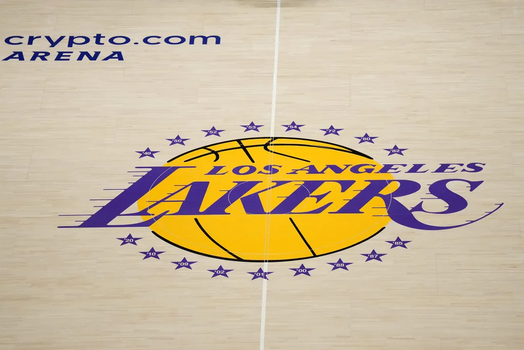 Ex-Lakers tem casa invadida, perde itens de t&iacute;tulo e clama por ajuda